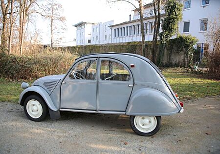 Citroën 2 CV Ente in spektakulärem Originalzustand