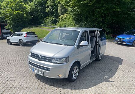 VW T5 Caravelle Volkswagen drei Betten DSG Navi AHK Tüv 3.2027