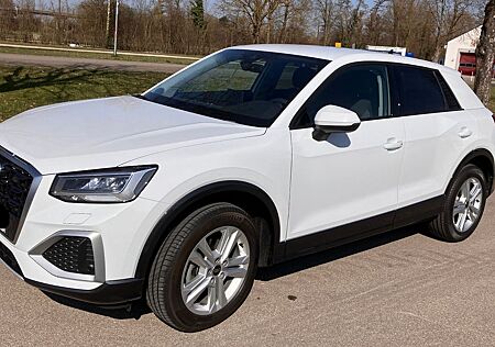 Audi Q2 30 TFSI ALU; AHK; Android; Apple; Nav; Sitzh.
