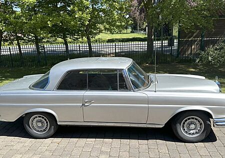 Mercedes-Benz 280 SEB Coupe W111 silber