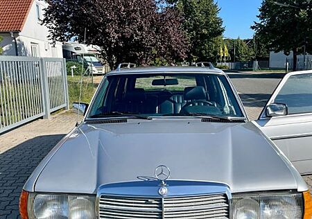 Mercedes-Benz 230