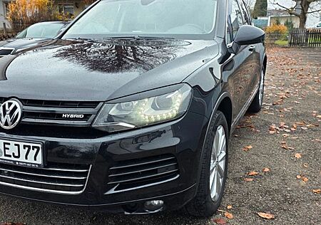 VW Touareg Volkswagen 3.0 Hybrid Tiptronic -