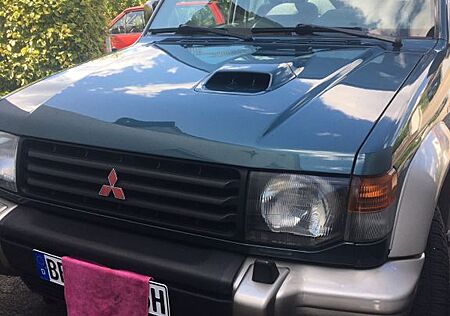 Mitsubishi Pajero Montero 2.8TD GLS Schiebedach GLS