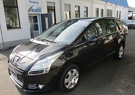 Peugeot 5008 2.0 Family HDi FAP 150 - 7 Sitzer , Monitor