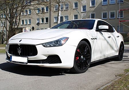 Maserati Ghibli 3.0 V6 S Q4 Automatik S SHZ Kamera KEYLES