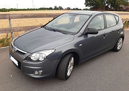 Hyundai i30 1.4 Edition + ; AHK, Klima, FSP, Bluetooth