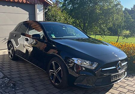 Mercedes-Benz A 200 - Night Paket Panorama/Schiebedach