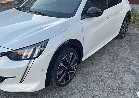 Peugeot 208 PureTech 130 EAT8 GT !!!