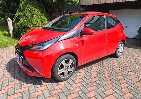 Toyota Aygo (X) Aygo (X) 1,0-l-VVT-i x-play touch x-play touch