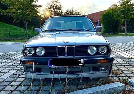 BMW 320i E30