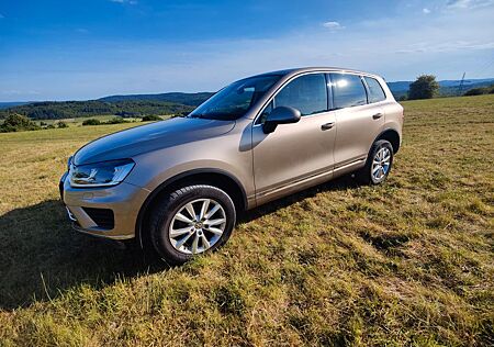 VW Touareg Volkswagen 3.0 V6 TDI R-Line SCR Tiptronic BMT