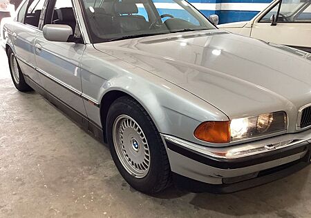 BMW 750i Xenon,Leder,Schiebedach,Rostfrei,ORIG.KM