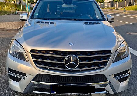 Mercedes-Benz ML 350 BlueTEC 4MATIC - AMG-LINE