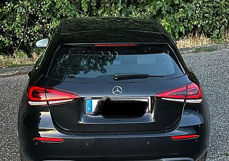 Mercedes-Benz A 220 DCT -