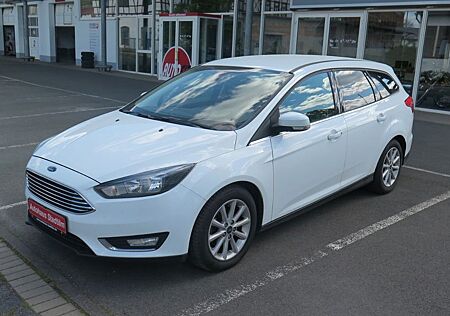 Ford Focus TURNIER TITANIUM