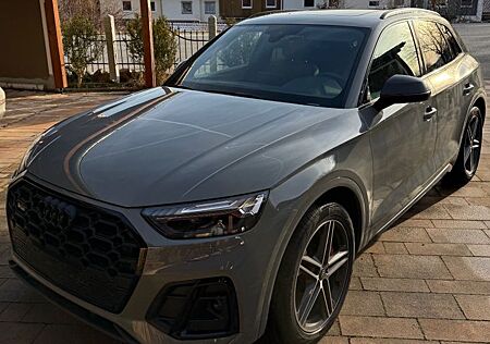 Audi SQ5 Quattro mit Werksgarantie Pano Quantumgrau