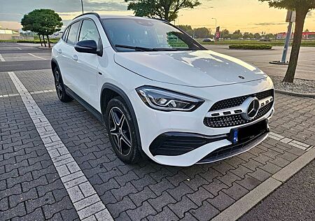 Mercedes-Benz GLA 250 e DCT -