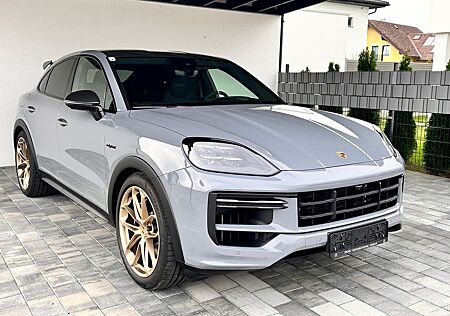 Porsche Cayenne Coupe Turbo GT E-Hybrid mit Touring P.