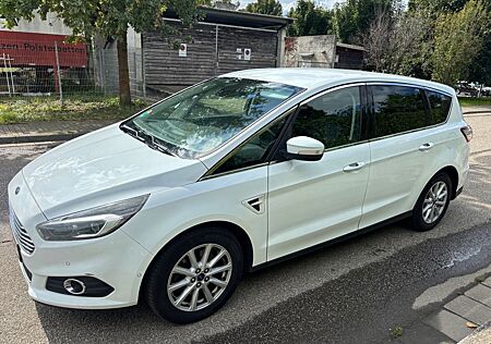 Ford S-Max Titanium