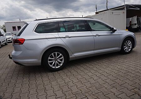 VW Passat Variant Volkswagen Passat Vari.R-Line-AUT*AHK*NAVi*TOTWINK*ACC*SPUR