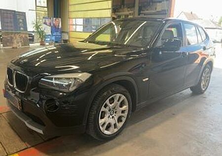 BMW X1 sDrive18i Automatik/Leder/Panorama