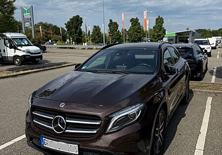 Mercedes-Benz GLA 220 d DCT -