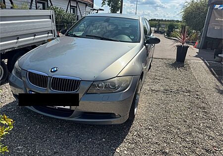 BMW 320i -