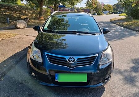 Toyota Avensis Combi Executive 1.8