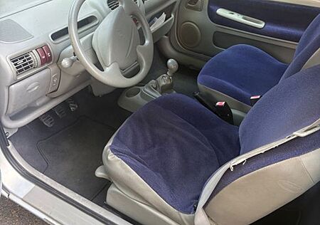 Renault Twingo 1.2 16V Liberty Liberty