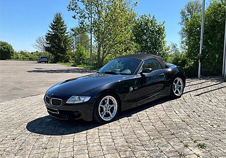 BMW Z4 3.0i-TÜF-NEU, SMG-Automatik, Hardtop, M-Sitze