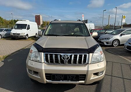 Toyota Land Cruiser 3.0 D4D 8 Sitze Executive Automatik