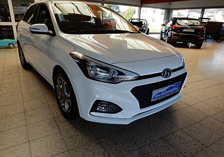 Hyundai i20 blue 1.2 Trend