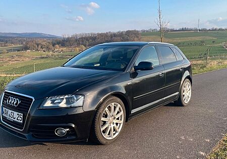 Audi A3 2.0 TDI 125kW quattro S line Sportback !!!