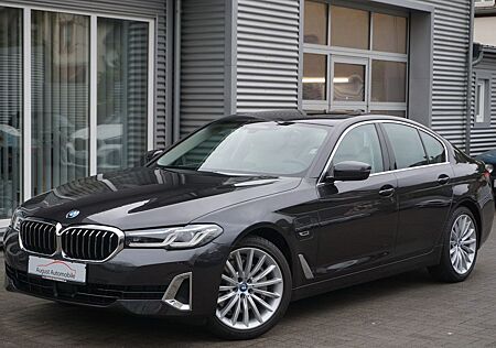 BMW 530e Luxury Line LiCockPr DrAsPr ParkAs HUD Glas