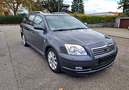 Toyota Avensis Kombi 2.0 D-4D Sol Tüv 7/27 AHK Tempomat