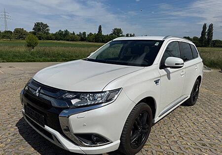 Mitsubishi Outlander 2.4 MIVEC PLUG-IN HYBRID 4WD Keyless