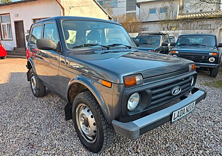 Lada Taiga Urban 4x4*TÜV Neu*AHK*1 Hand