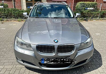 BMW 318i Touring -