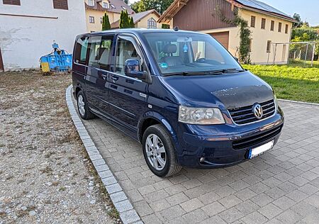 VW T5 Multivan Volkswagen Highline - AHK, 8fach bereift