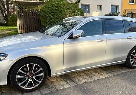 Mercedes-Benz E 220 d T Autom. -