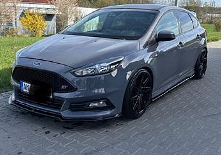 Ford Focus 2,0 EcoBoost ST ST Maxton Kit