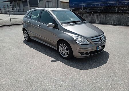 Mercedes-Benz B 180 CDI AHK