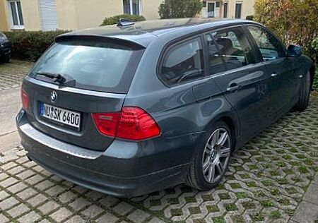 BMW 320i Touring -