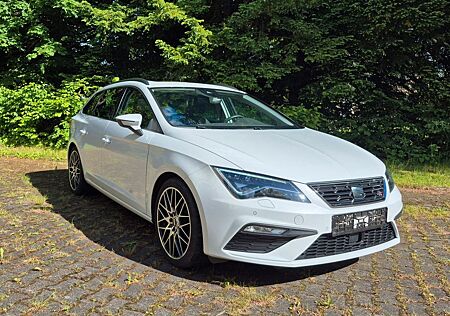 Seat Leon ST 2.0 TSI FR DSG Pano ACC LED Kessy Beats