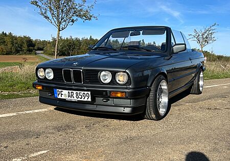 BMW 320i Cabrio E30