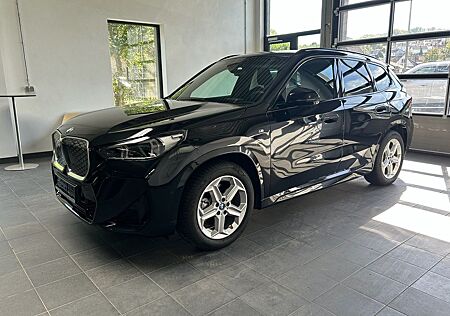 BMW iX1 30 xDrive M Sport Pano_AHK_DrivAssPro_HUD_HK