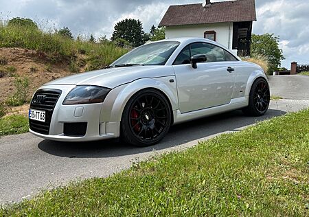 Audi TT Coupe 1.8T quattro 165 kW S line S line