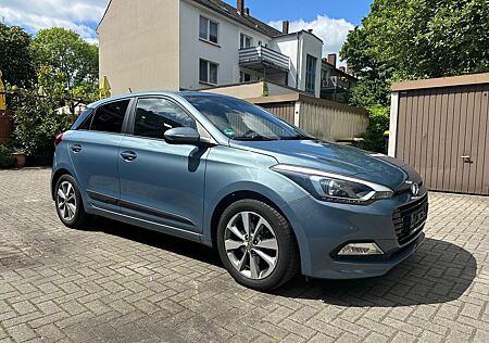 Hyundai i20 YES! Plus NAVI & RUCKFAHRKAMERA