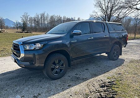 Toyota Hilux Comfort mit Hardtop und Anhängerkupplung