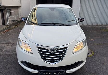 Lancia Ypsilon 1.2 S by MomoDesign Start&Stopp S by...